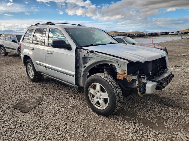 1J8GR48K37C617329 - 2007 JEEP GRAND CHEROKEE LAREDO 银色 照片 4