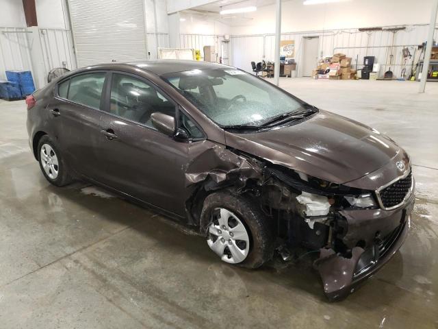 3KPFL4A75HE084470 - 2017 KIA FORTE LX BROWN photo 4