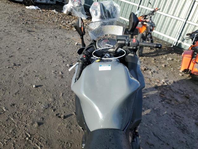 JKAEXEJ1XJDA02805 - 2018 KAWASAKI EX650 J ნაცრისფერი ფოტო 5