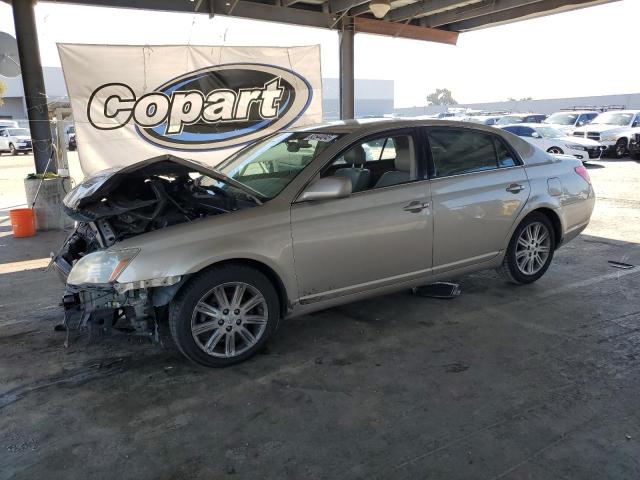 2005 TOYOTA AVALON XL, 