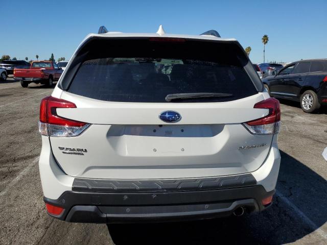 JF2SKAUC6LH471560 - 2020 SUBARU FORESTER LIMITED WHITE photo 6