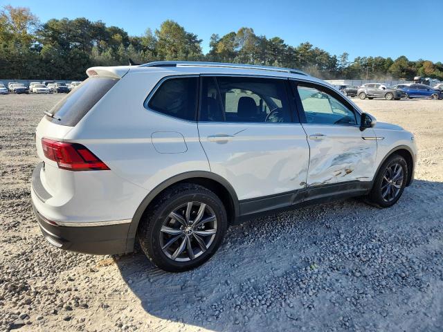 3VV3B7AX6NM114652 - 2022 VOLKSWAGEN TIGUAN SE WHITE photo 3
