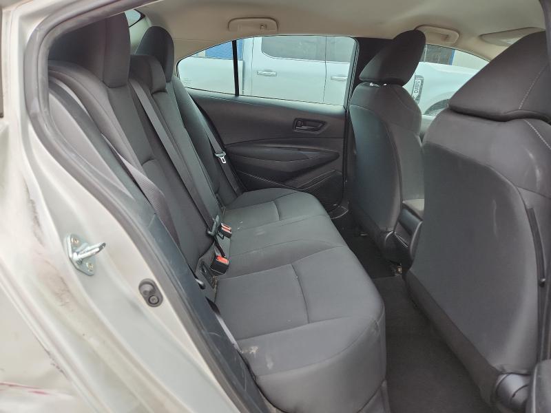 5YFEPMAE1NP312621 - 2022 TOYOTA COROLLA LE 银色 照片 10