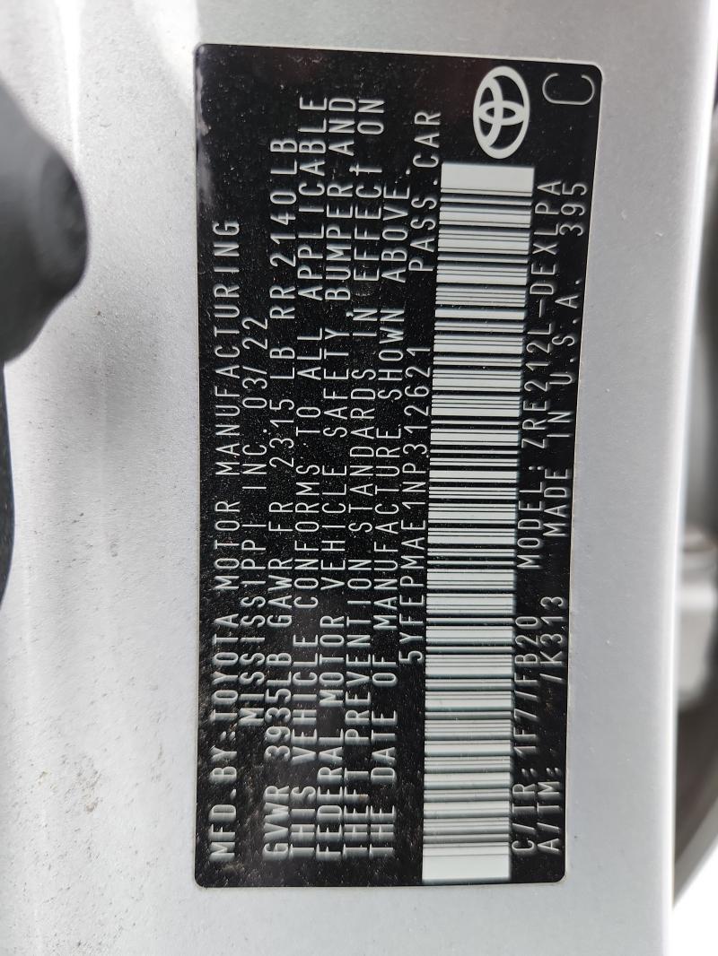 5YFEPMAE1NP312621 - 2022 TOYOTA COROLLA LE 银色 照片 13