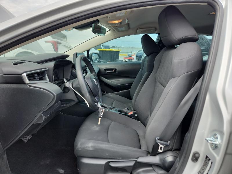 5YFEPMAE1NP312621 - 2022 TOYOTA COROLLA LE 银色 照片 7