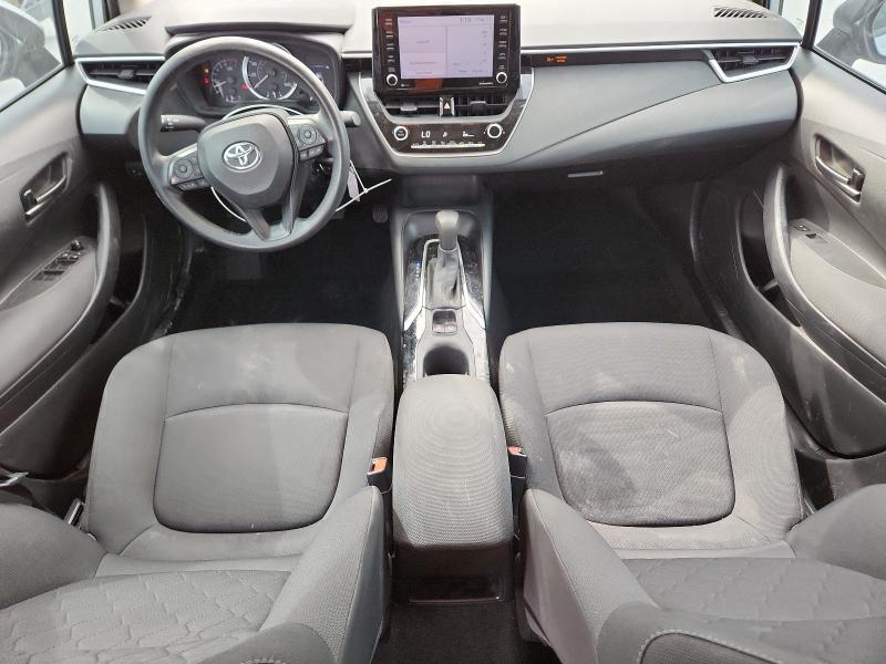 5YFEPMAE1NP312621 - 2022 TOYOTA COROLLA LE 银色 照片 8