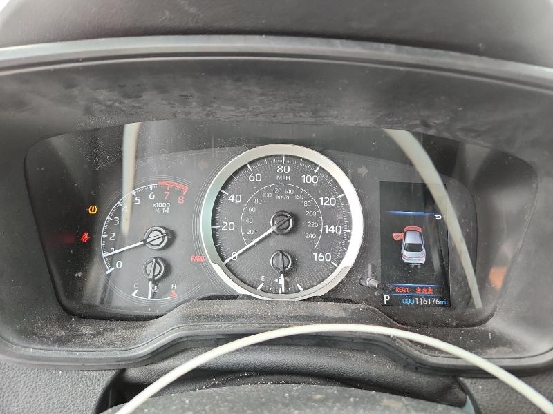 5YFEPMAE1NP312621 - 2022 TOYOTA COROLLA LE 银色 照片 9