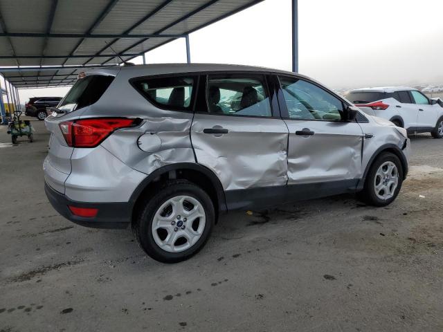 1FMCU0F77KUB05843 - 2019 FORD ESCAPE S Silber Foto 3