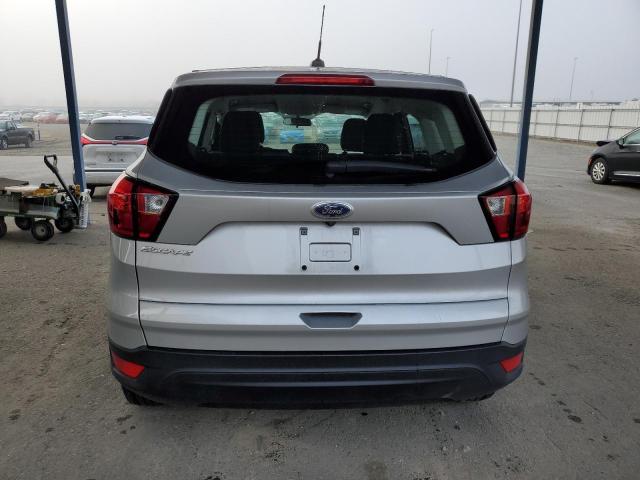 1FMCU0F77KUB05843 - 2019 FORD ESCAPE S Silber Foto 6