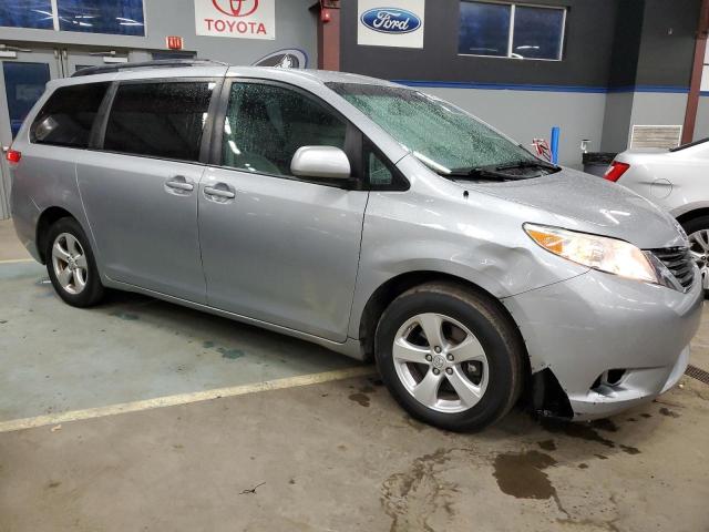 5TDKK3DC9DS343630 - 2013 TOYOTA SIENNA LE SILVER photo 4