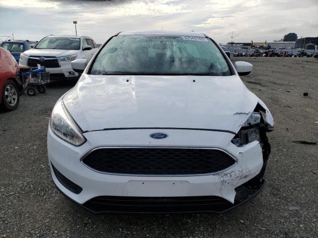 1FADP3FE7JL323033 - 2018 FORD FOCUS SE WHITE photo 5