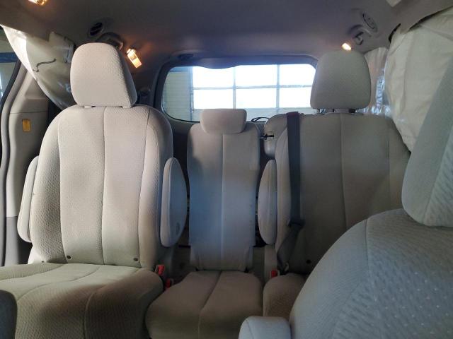 5TDKK3DC5CS257343 - 2012 TOYOTA SIENNA LE 银色 照片 10