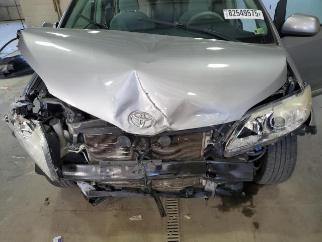 5TDKK3DC5CS257343 - 2012 TOYOTA SIENNA LE 银色 照片 12