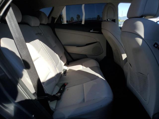 KM8J23A41HU537767 - 2017 HYUNDAI TUCSON SE GRAY photo 11