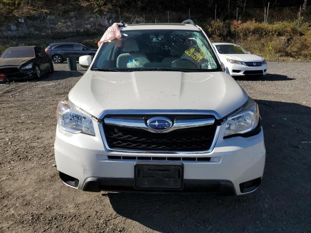 JF2SJADC5FH568823 - 2015 SUBARU FORESTER 2.5I PREMIUM Weiß Foto 5
