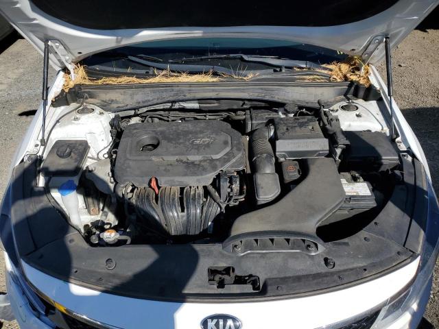 5XXGT4L32JG261083 - 2018 KIA OPTIMA LX Weiß Foto 11