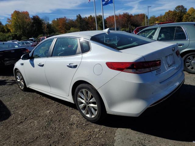 5XXGT4L32JG261083 - 2018 KIA OPTIMA LX Weiß Foto 2