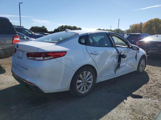 5XXGT4L32JG261083 - 2018 KIA OPTIMA LX Weiß Foto 3