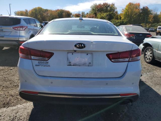 5XXGT4L32JG261083 - 2018 KIA OPTIMA LX Weiß Foto 6