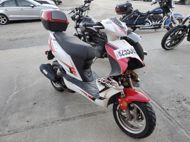 LL0TCAPD6KG100011 - 2019 YONG MOPED WHITE photo 1