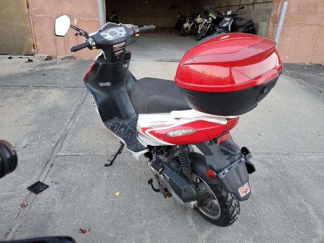 LL0TCAPD6KG100011 - 2019 YONG MOPED WHITE photo 3