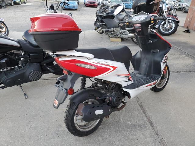 LL0TCAPD6KG100011 - 2019 YONG MOPED WHITE photo 4