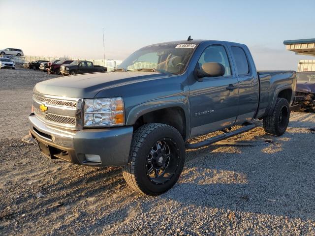 1GCRKSE37BZ106685 - 2011 CHEVROLET SILVERADO K1500 LT SILVER photo 1