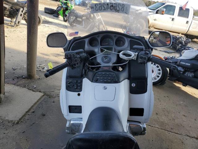 1HFSC47054A303827 - 2004 HONDA GL1800 WHITE photo 5