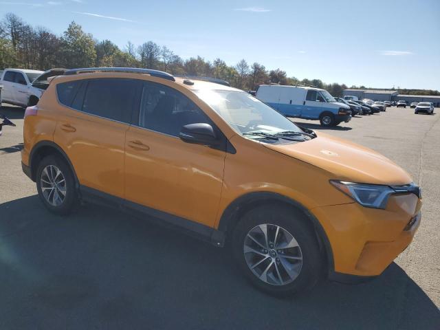 JTMRJREV1JD224322 - 2018 TOYOTA RAV4 HV LE YELLOW photo 4