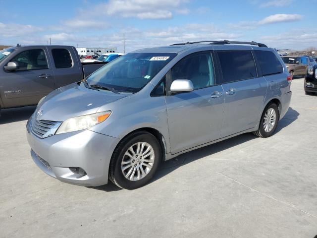 5TDYK3DC1BS097969 - 2011 TOYOTA SIENNA XLE SILVER photo 1