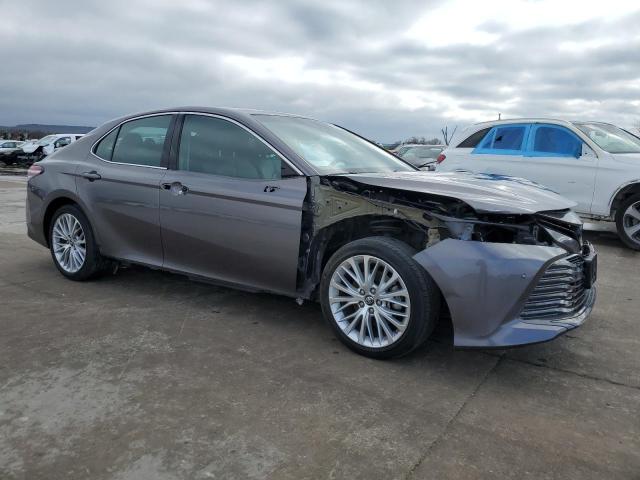 4T1B11HK2JU063351 - 2018 TOYOTA CAMRY L GRAY photo 4