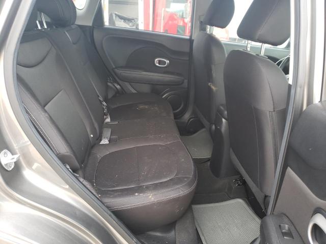 KNDJN2A26G7379394 - 2016 KIA SOUL GRAY photo 10