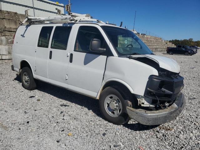 1GCWGFCB4E1141208 - 2014 CHEVROLET EXPRESS G2 WHITE photo 4