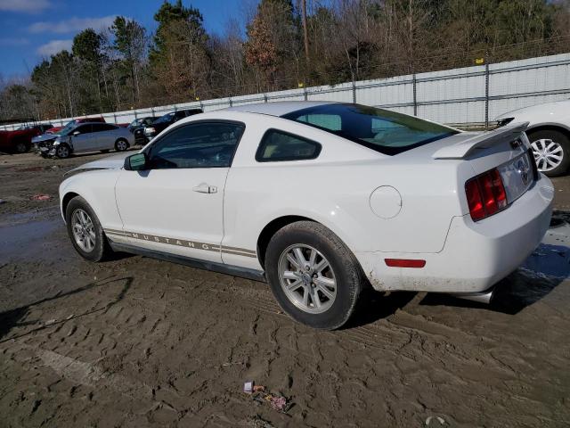 1ZVFT80NX65101566 - 2006 FORD MUSTANG WHITE photo 2