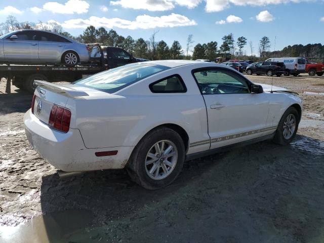 1ZVFT80NX65101566 - 2006 FORD MUSTANG WHITE photo 3