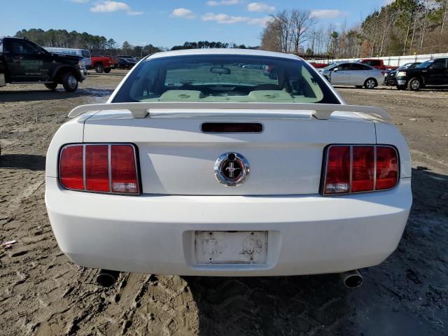1ZVFT80NX65101566 - 2006 FORD MUSTANG WHITE photo 6