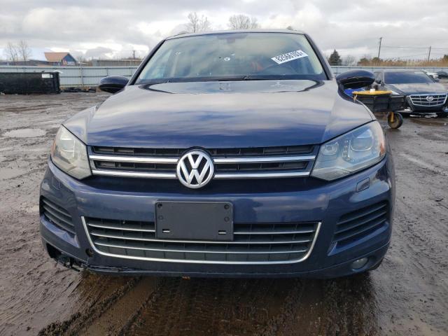 WVGEF9BP0DD007303 - 2013 VOLKSWAGEN TOUAREG V6 BLUE photo 5