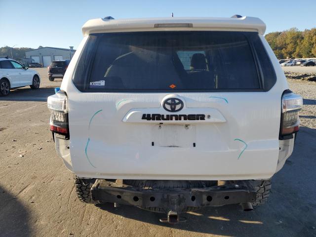 JTEZU5JR1G5111851 - 2016 TOYOTA 4RUNNER SR5 თეთრი ფოტო 6