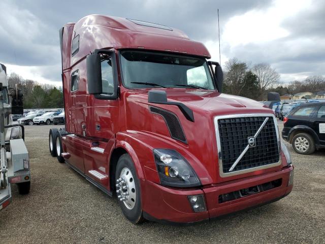 4V4NC9EHXHN991310 - 2017 VOLVO VN VNL RED photo 1