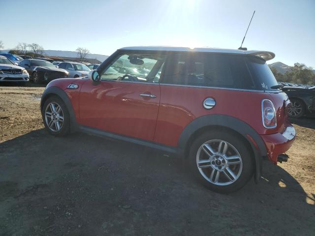 WMWSV3C54BTY12872 - 2011 MINI COOPER S RED photo 2