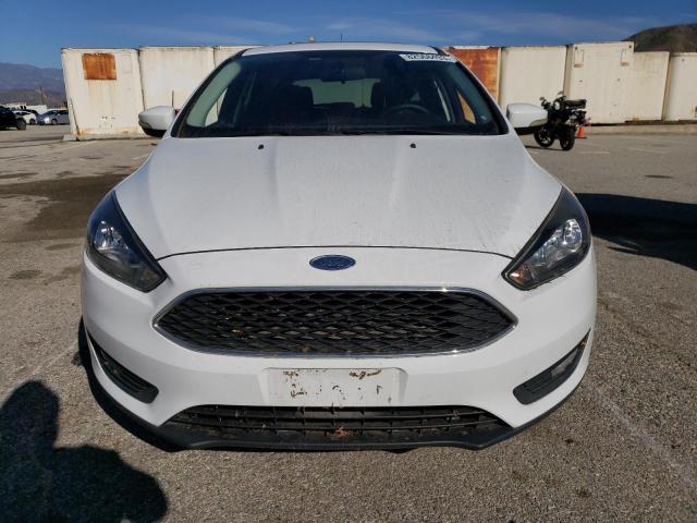 1FADP3M28JL230806 - 2018 FORD FOCUS SEL WHITE photo 5