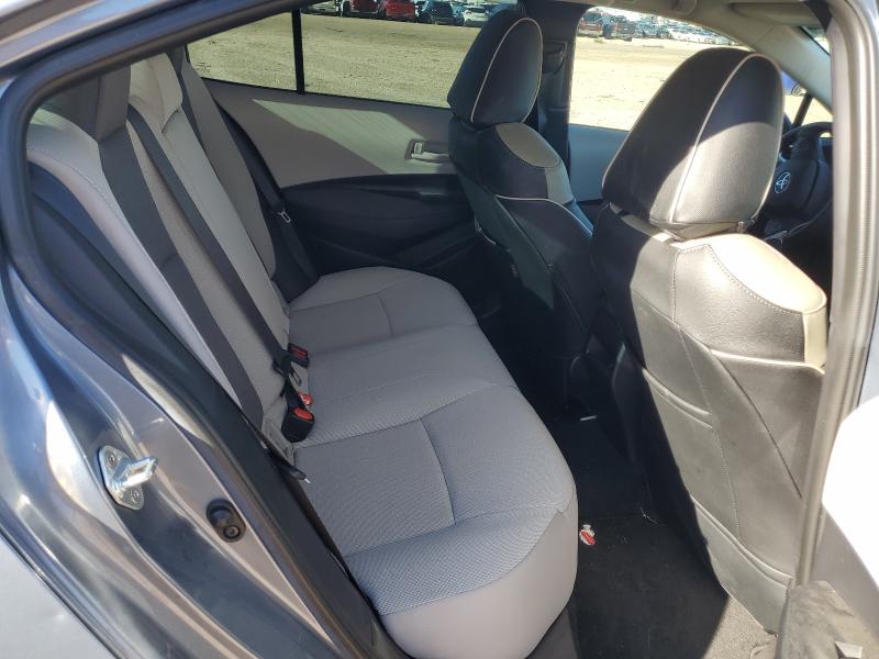 5YFEPMAE8NP366191 - 2022 TOYOTA COROLLA LE فضي صورة 10