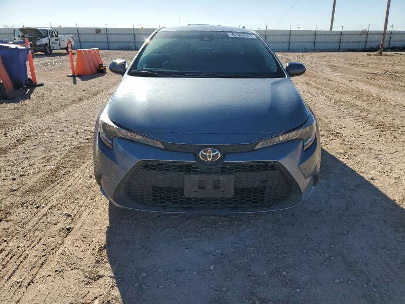 5YFEPMAE8NP366191 - 2022 TOYOTA COROLLA LE فضي صورة 5
