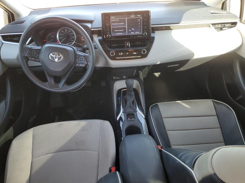 5YFEPMAE8NP366191 - 2022 TOYOTA COROLLA LE فضي صورة 8