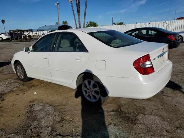 JTDBE32K640281320 - 2004 TOYOTA CAMRY LE WHITE photo 2