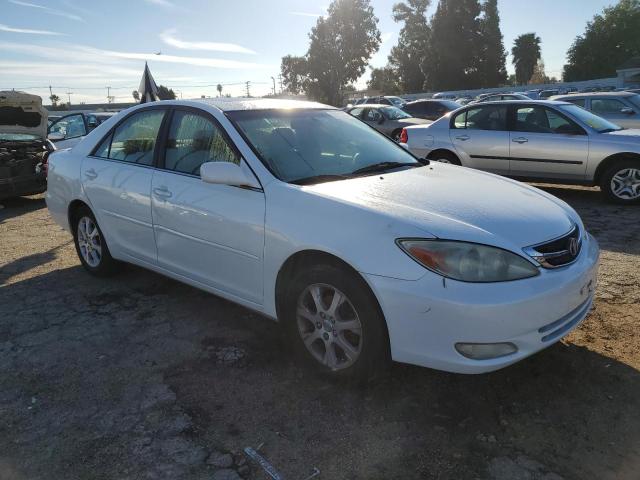 JTDBE32K640281320 - 2004 TOYOTA CAMRY LE WHITE photo 4