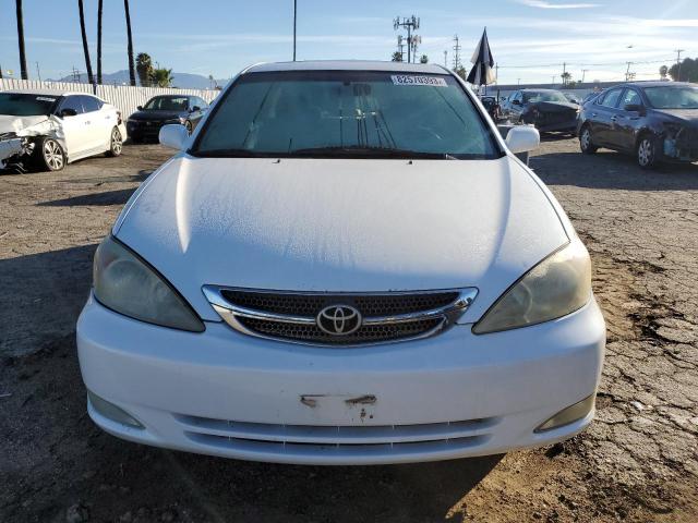 JTDBE32K640281320 - 2004 TOYOTA CAMRY LE WHITE photo 5