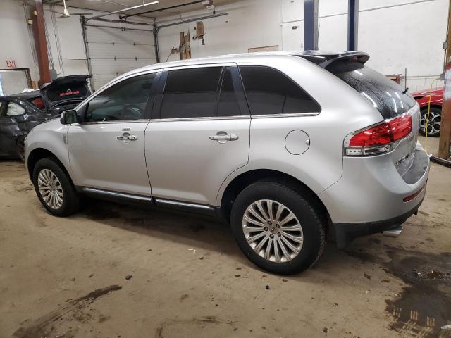 2LMDJ6JK7DBL48819 - 2013 LINCOLN MKX SILVER photo 2