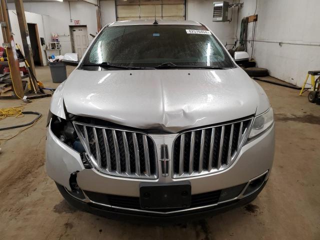 2LMDJ6JK7DBL48819 - 2013 LINCOLN MKX SILVER photo 5