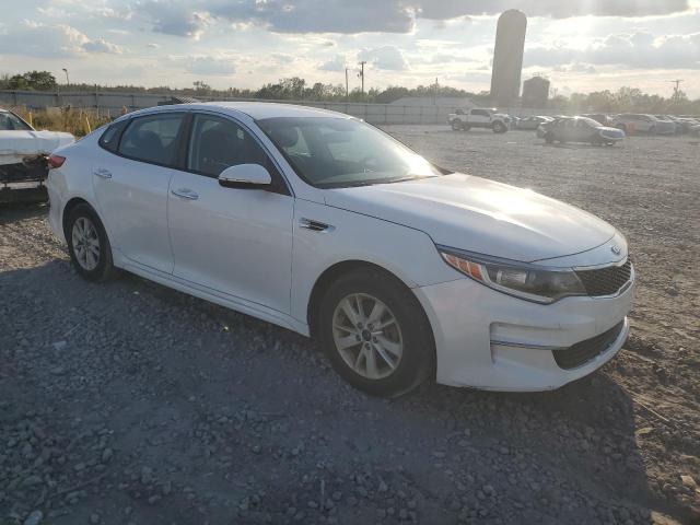 5XXGT4L37HG126997 - 2017 KIA OPTIMA LX თეთრი ფოტო 4